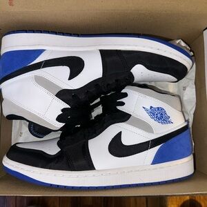 Jordan 1 SE Mid